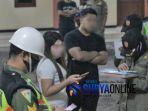petugas-gabungan-melakukan-pendataan-terhadap-penghuni-kamar-kos.jpg