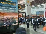 petugas-haji-2024-di-bandara-soekarno-hatta.jpg