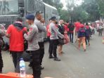 petugas-kepolisian-sudah-mulai-mengawasi-area-sekitar-stadion-pakansari_20161214_155606.jpg