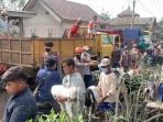 petugas-kepolisian-turun-ke-lokasi-bencana-erupsi-gunung-semeru.jpg