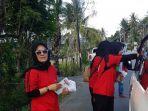 petugas-kesehatan-bagikan-brosur-pencegahan-aids.jpg