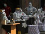 petugas-medis-tes-swab-di-gedung-dprd-riau.jpg