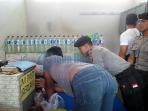 petugas-memeriksa-kamar-napi-di-rutan-kelas-ii-b-negara_20150618_142316.jpg
