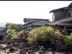 petugas-mencari-korban-gempa-bumi-di-kumamoto_20160416_093437.jpg