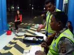 petugas-mendata-pelanggaran_20160115_073014.jpg