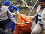 petugas-mengevakuasi-jasad-perempuan-tanpa-kepala-yang-ditem_20180119_171016.jpg