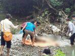 petugas-mengevakuasi-mayat-di-sungai-gondang-kecamatan-balapulang.jpg