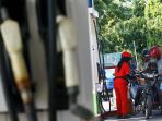 petugas-mengisi-bbm-non-subsidi-di-spbu-medan_20190106_071017.jpg