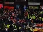 petugas-penyelamat-dan-polisi-berkumpul-di-distrik-itaewon.jpg