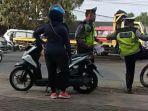 petugas-polisi-menendang-pengendara-di-cikupa.jpg