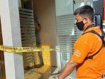 petugas-polres-tasikmalaya-kota-memeriksa-kondisi-atm-di-jalan-galunggung.jpg