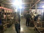 petugas-polsek-patumbak-bersama-brimob-melakukan-razia-cafe-remang-remang-di_20171226_134039.jpg