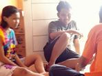 petugas-sar-tengah-melakukan-pertolongan_20180204_201304.jpg