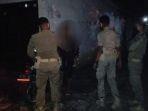 petugas-satpol-pp-jember-saat-mengamankan-waria.jpg