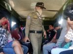 petugas-satpol-pp-razia-hotel-melati-di-jalan-lingkar-arteri-kaliwungu_20171020_174819.jpg