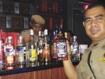 petugas-satpol-pp-tangsel-merazia_20171029_114813.jpg
