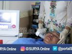 petugas-sedang-menangani-pasien-yang-ingin-kulit-wajahnya-kencang_20161124_213002.jpg