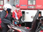 petugas-spbu-di-jalan-ahmad-yani-semarang-terapkan-apd_20201006_170250.jpg