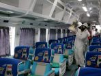 petugas-stasiun-semarang-tawang-lakukan-penyemprotan-disinfekan_20200315_205123.jpg