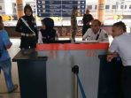 petugas-tiket-dan-polsuska-stasiun-medan_20170609_135540.jpg