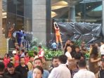 petugas-tutup-lokasi-ambruknya-balkon-di-tower-2-gedung-bei_20180115_164825.jpg