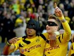 pierre-emerick-aubameyang-celebrates-with-marco-reus_20150301_013236.jpg
