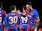 pierre-emerick-aubameyang-kanan-merayakan-dengan-gelandang-barcelona-gavi.jpg