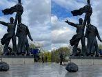 pihak-berwenang-di-kyiv-pada-selasa-2642022-menghancurkan-sebuah-monumen.jpg