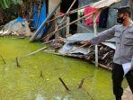 pihak-kepolisian-mengecek-lokasi-balita-yang-tewas-di-kolam-ikan.jpg
