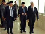 pimpinan-dpr-saat-berangkat-masuk-ke-gedung-dpr_20160620_211008.jpg