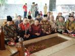 pimpinan-mpr-di-makam-soekarno_20150601_095308.jpg