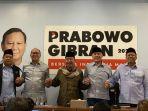 pimpinan-ponpes-buntet-cirebon-kh-adib-rofiuddin-izza-bergandengan-dukung-prabowo-gibran.jpg