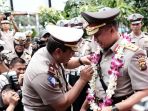 pin-tanda-kehormatan-keluarga-polisi-lalu-lintas-agung-budi-maryoto_20170104_215417.jpg