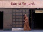 pintu-masuk-depan-dungeon-london.jpg