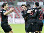 pione-sisto-2r-fc-midtjylland-merayakan-bersama-rekan-setimnya.jpg