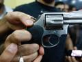 pistol-diacungkan.jpg