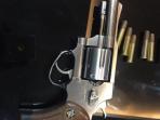 pistol-revolver-senjata-api_20160609_080438.jpg