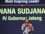pj-gubernur-jawa-tengah-nana-sudjana-terima-penghargaan.jpg