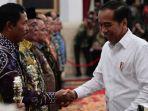 pj-pemprov-jateng-nana-sudjana-saat-terima-penghargaan.jpg