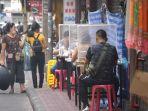 pkl-di-bangkok-thailand-melaksanakan-social-distancing-di-tengah-pandemi-covid-19.jpg