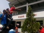 pkl-losari-demo_20150929_151426.jpg