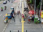 pkl-mulai-jualan-di-trotoar-jalan-raya-selemba_20200529_165611.jpg