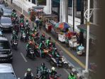 pkl-okupasi-trotoar-di-kawasan-stasiun-palmerah_20191112_183704.jpg