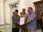 pks-dan-gerindra-akhirnya-menyerahkan-surat-keputusan-nama-baru-cawagub-dki.jpg