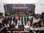 plt-ketua-dprd-kota-malang-abdurrochman-memimpin-pengucapan-sumpah_20180912_210043.jpg
