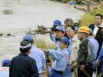 pm-jepang-shinzo-abe-meninjau-proses-evakuasi_20180711_191902.jpg