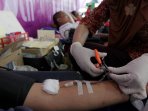 pmi-kota-semarang-kekurangan-stok-darah_20150205_173959.jpg