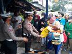 pmj-bagi-bantuan-bbm-naik.jpg