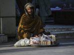 pnjual-kue-di-pinggir-jalan-di-kandahar-afghanistan-pada-21-november-2021.jpg