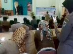 pns-ramai-ramai-main-hp-saat-bupati-pinrang-sambutan_20170103_191635.jpg